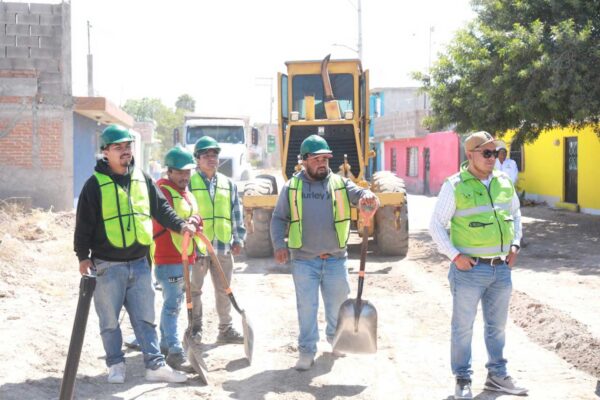 RICARDO GALLARDO MODERNIZA MÁS CALLES EN COLONIA GENOVEVO RIVAS GUILLÉN