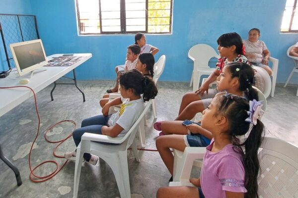 NIÑAS Y NIÑOS CONOCEN SUS DERECHOS EN LENGUA MATERNA