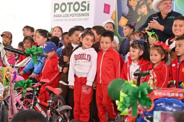 RICARDO GALLARDO CELEBRA A NIÑEZ SOLEDENSE CON ARRANQUE DE PARQUE LINEAL