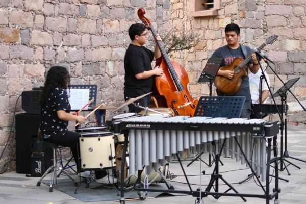 CEART VIBRÓ AL RITMO SINCOPADO DEL JAZZ